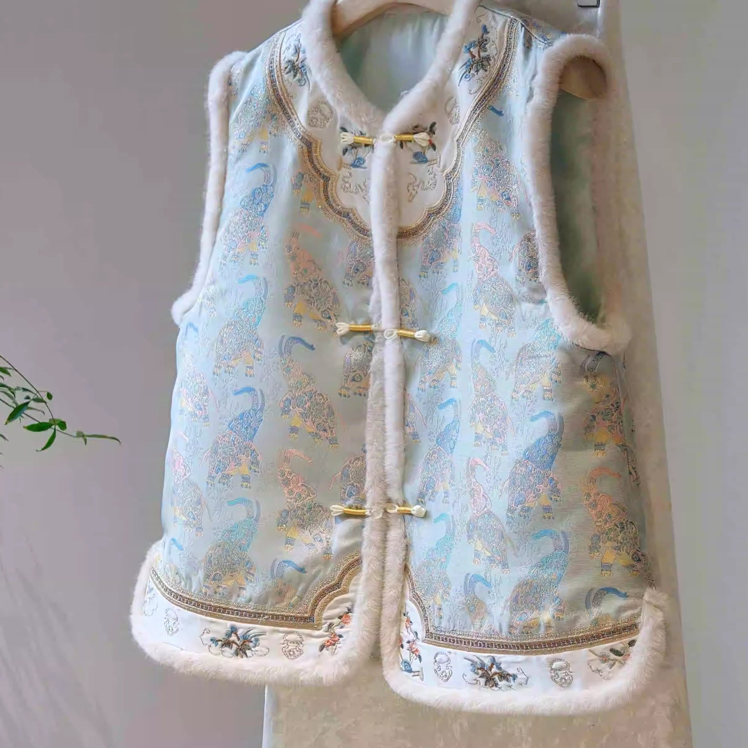 专柜大牌撤回尾单捡漏外贸高端浅蓝色国风毛毛马甲女夹棉盘扣坎肩,女装/女士精品,马夹,淘宝优惠券,粉丝福利购,淘宝优惠卷