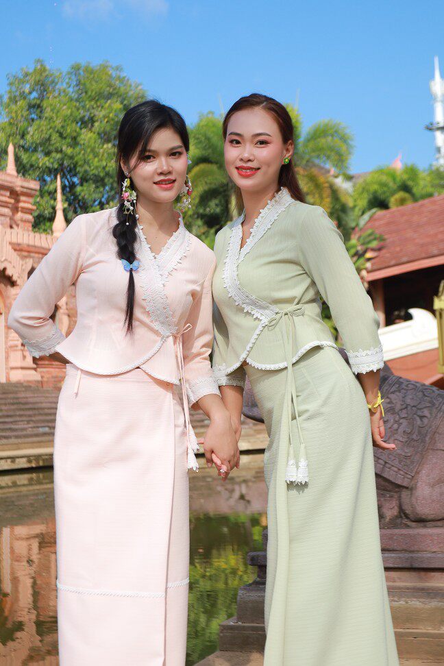 傣族女装温柔贤淑型轻薄提花纯色交领系带七分袖修身上衣筒裙套装