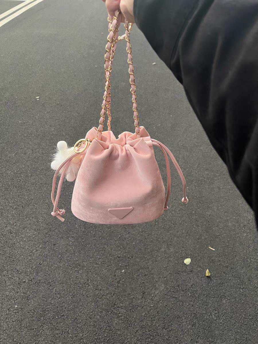 2025新款包包女小众可爱链条水桶包高级感洋气小包百搭单肩斜挎包,箱包皮具/热销女包/男包,通用款女包,淘宝优惠券,粉丝福利购,淘宝优惠卷