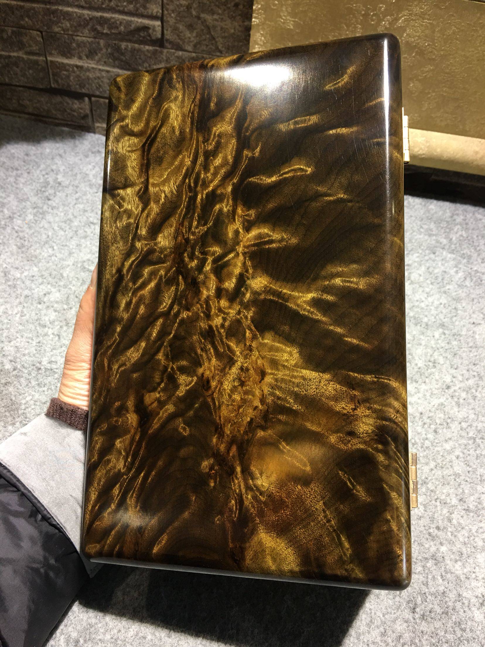 典藏四川金丝楠乌木根雕厂家直销闪电纹满花碳化高香味浓郁首饰盒