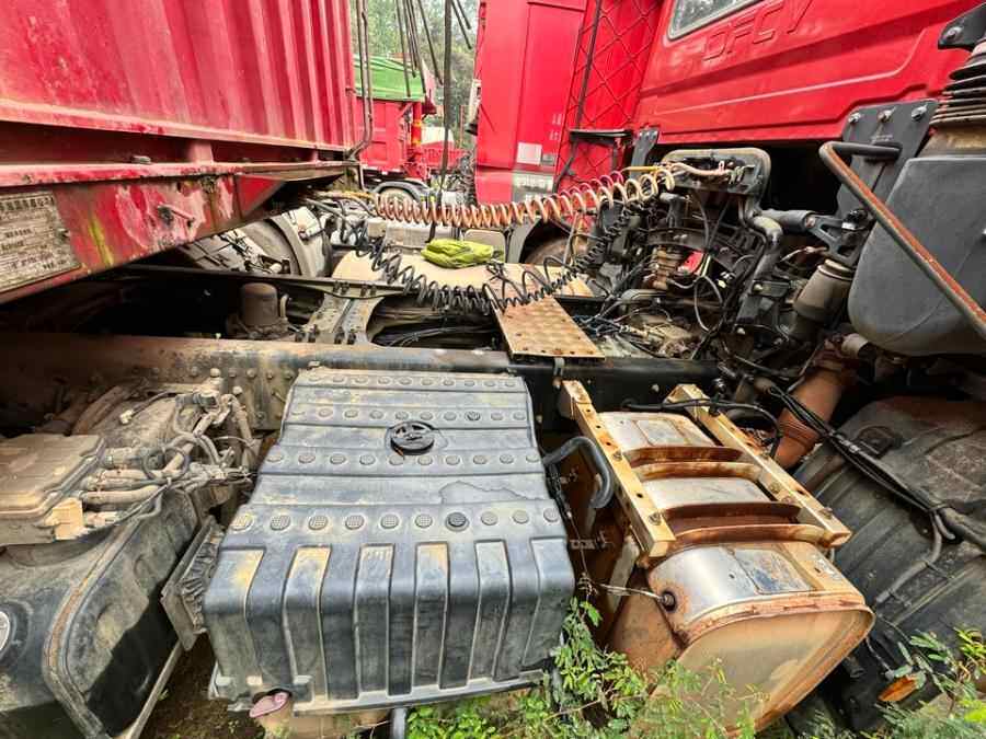 5月12日南宁市车牌号为桂N98975东风牌重型半挂牵引车及车牌号为桂NR662挂鑫阳达牌重型仓栅式半挂车网络拍卖公告