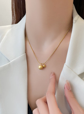 东方风金色钛钢双球吊坠锁骨链