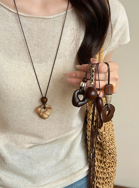 复古棕色吊坠长款项链女2026新款毛衣链配衣服装饰项链大气配饰品