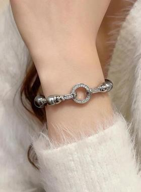 法式轻奢灰色珍珠手链女高级感精致新款设计时尚百搭闺蜜同款手饰