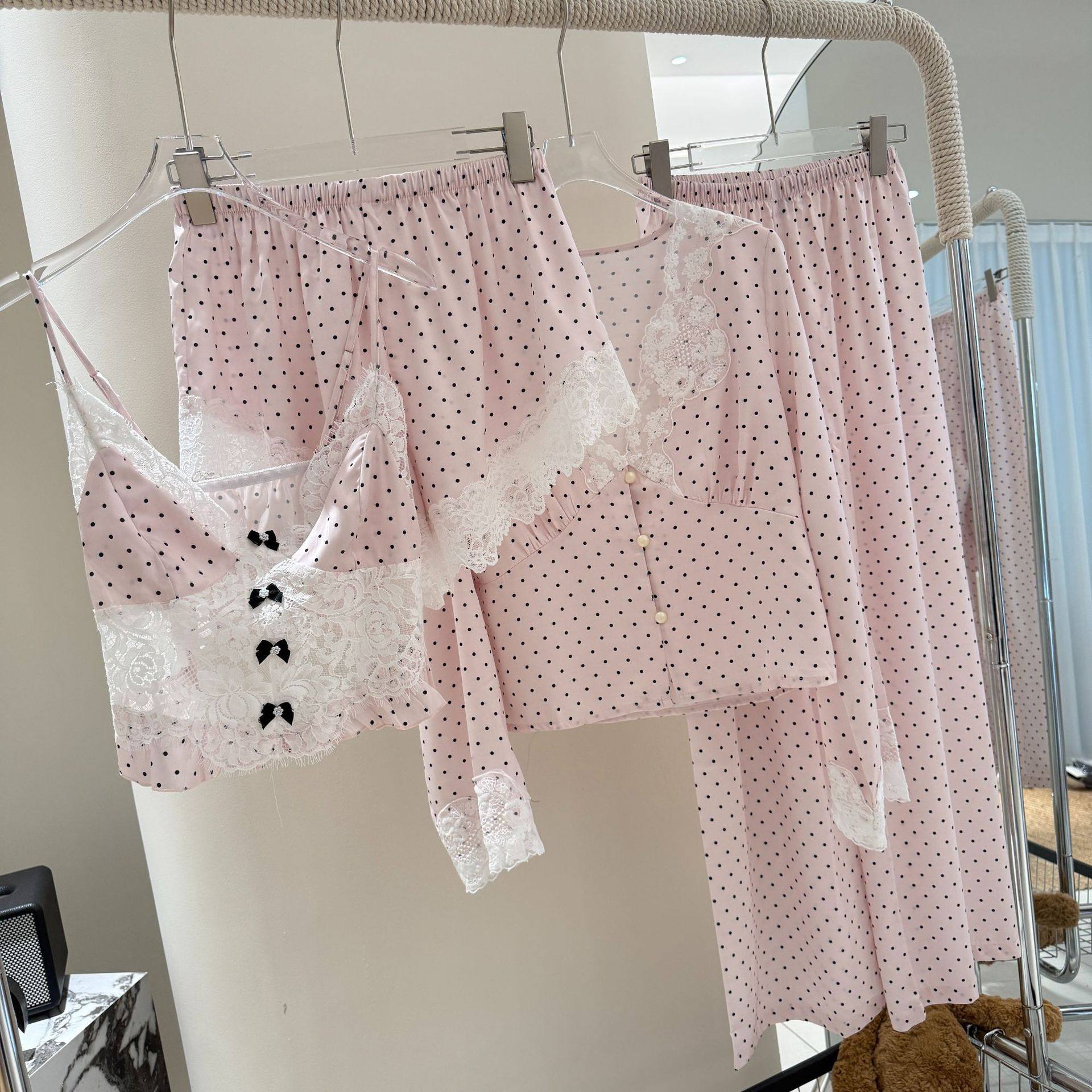 爱心波点冰丝睡衣女套装性感吊带带胸垫四件套可外穿家居服甜美