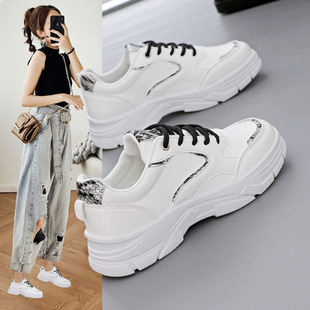 小白鞋女款2026新款配裙子的鞋子女春秋小众设计百搭板鞋女鞋Z008