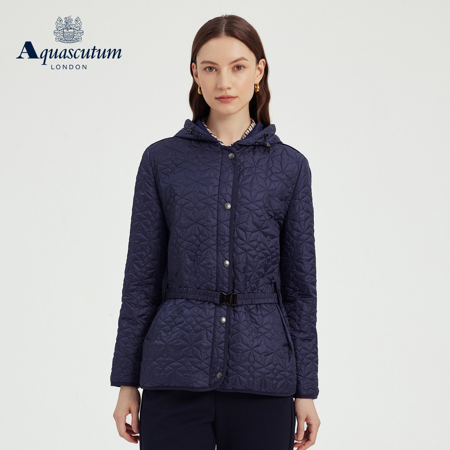 Aquascutum/雅格狮丹秋冬新品女士时尚绗缝连帽短款棉服外套气质