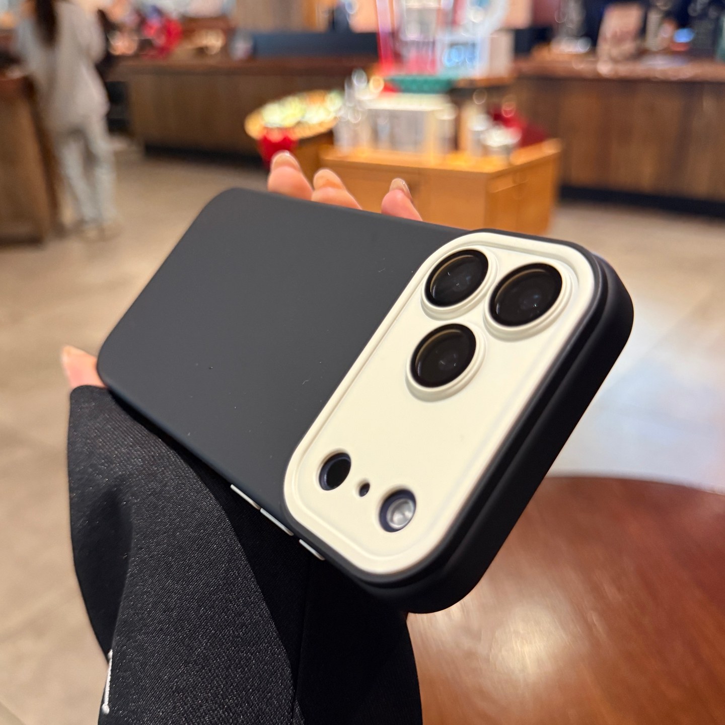 适用苹果17promax手机壳iphone16pro肤感液态Air新款15黑色奶黄撞色14plus简约高级12情侣11全包13硅胶保护套