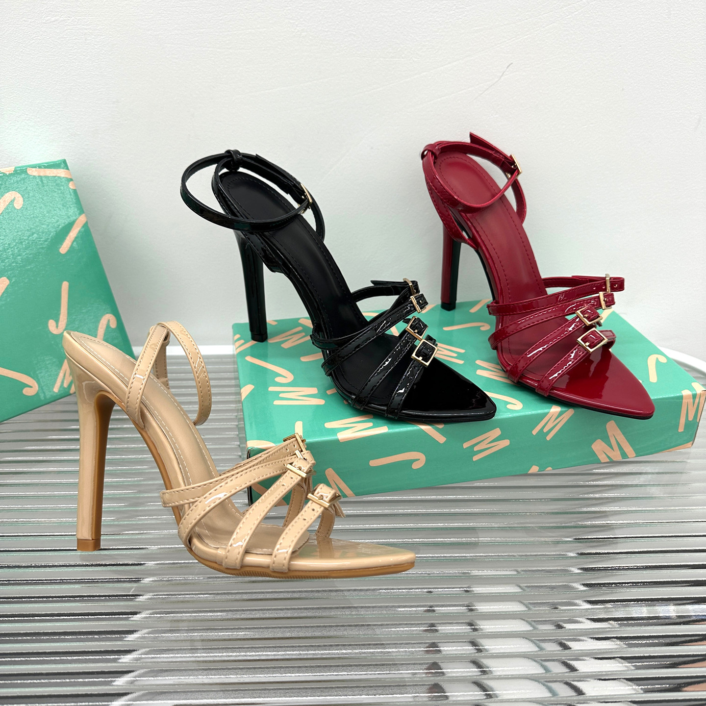 2025外贸大码气质皮带扣高跟凉鞋