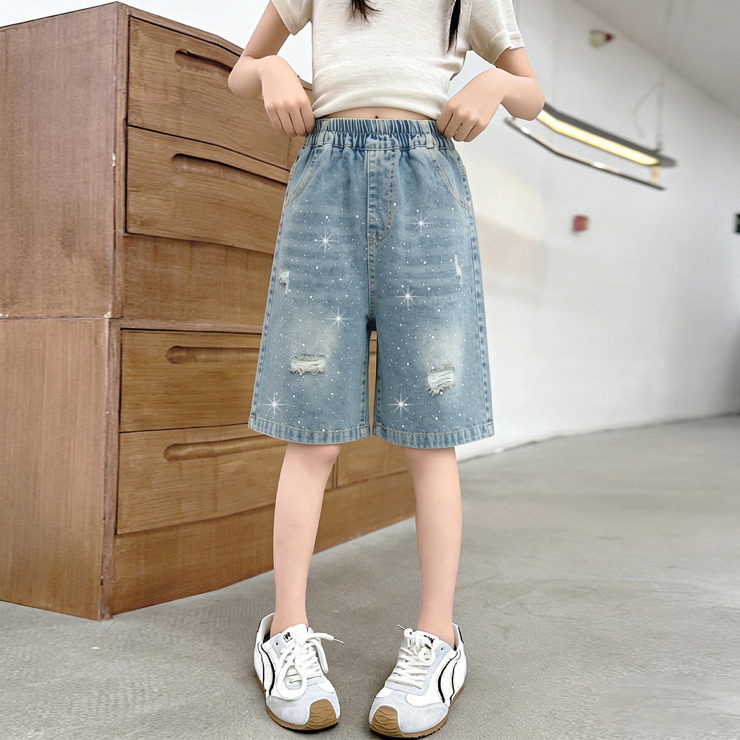 女童裤子夏薄款短裤儿童亮钻五分裤2026新款洋气大童破洞牛仔中裤