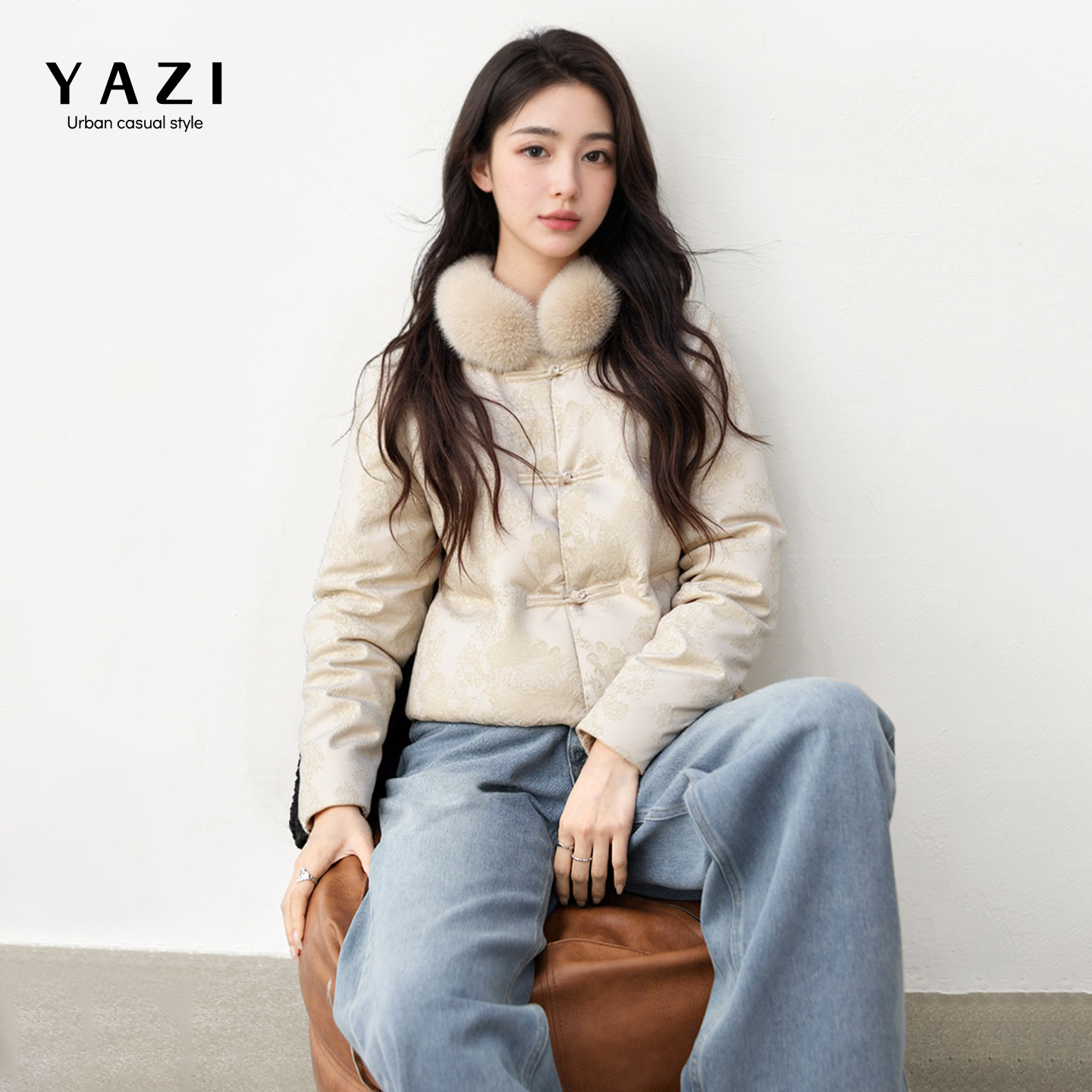 新中式缎面提花短款羽绒服女2025冬新款毛领盘扣贵气通勤保暖外套,女装/女士精品,羽绒服,淘宝优惠券,粉丝福利购,淘宝优惠卷