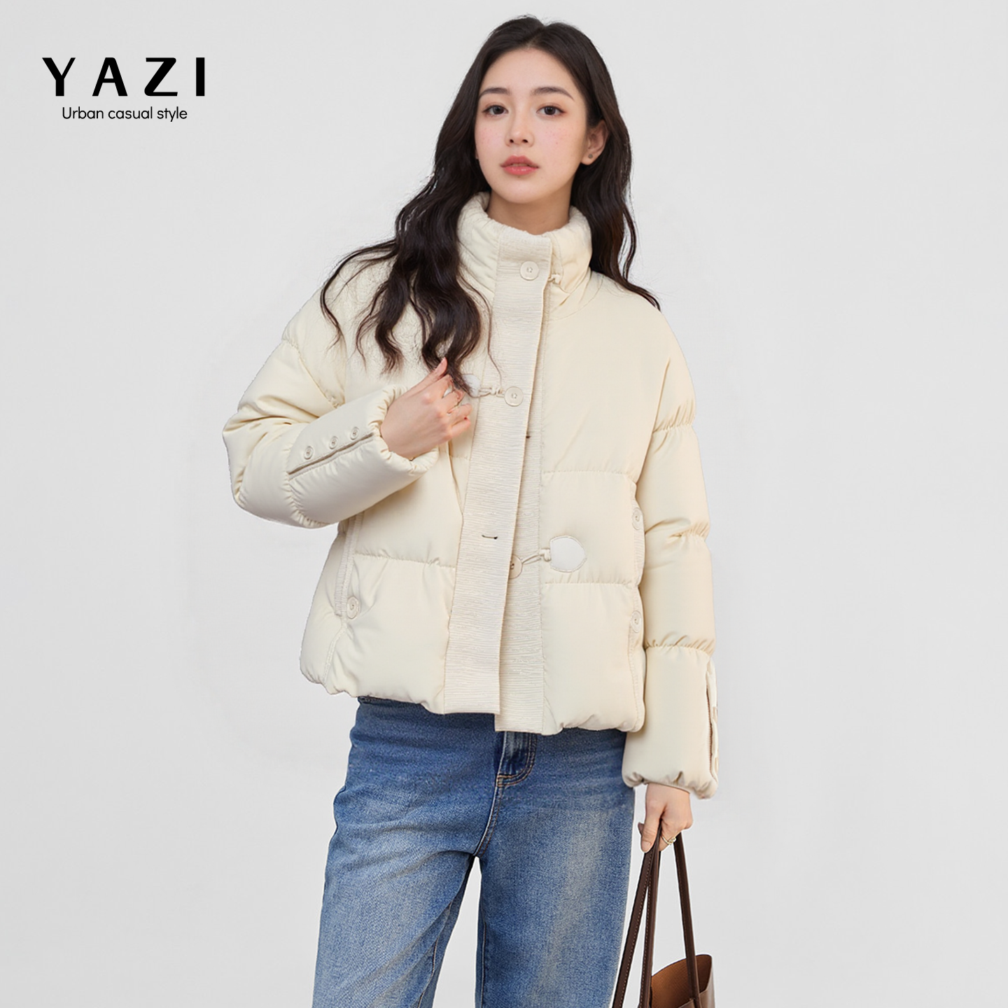 米白立领牛角扣复古短款羽绒服女