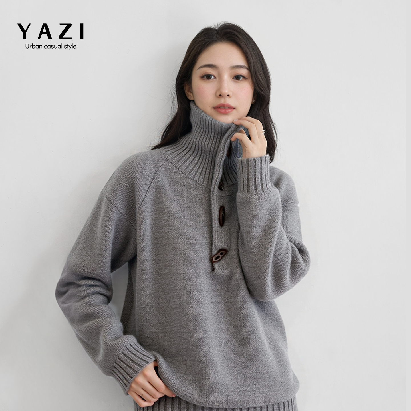 灰色牛角扣高领软糯保暖毛衣女