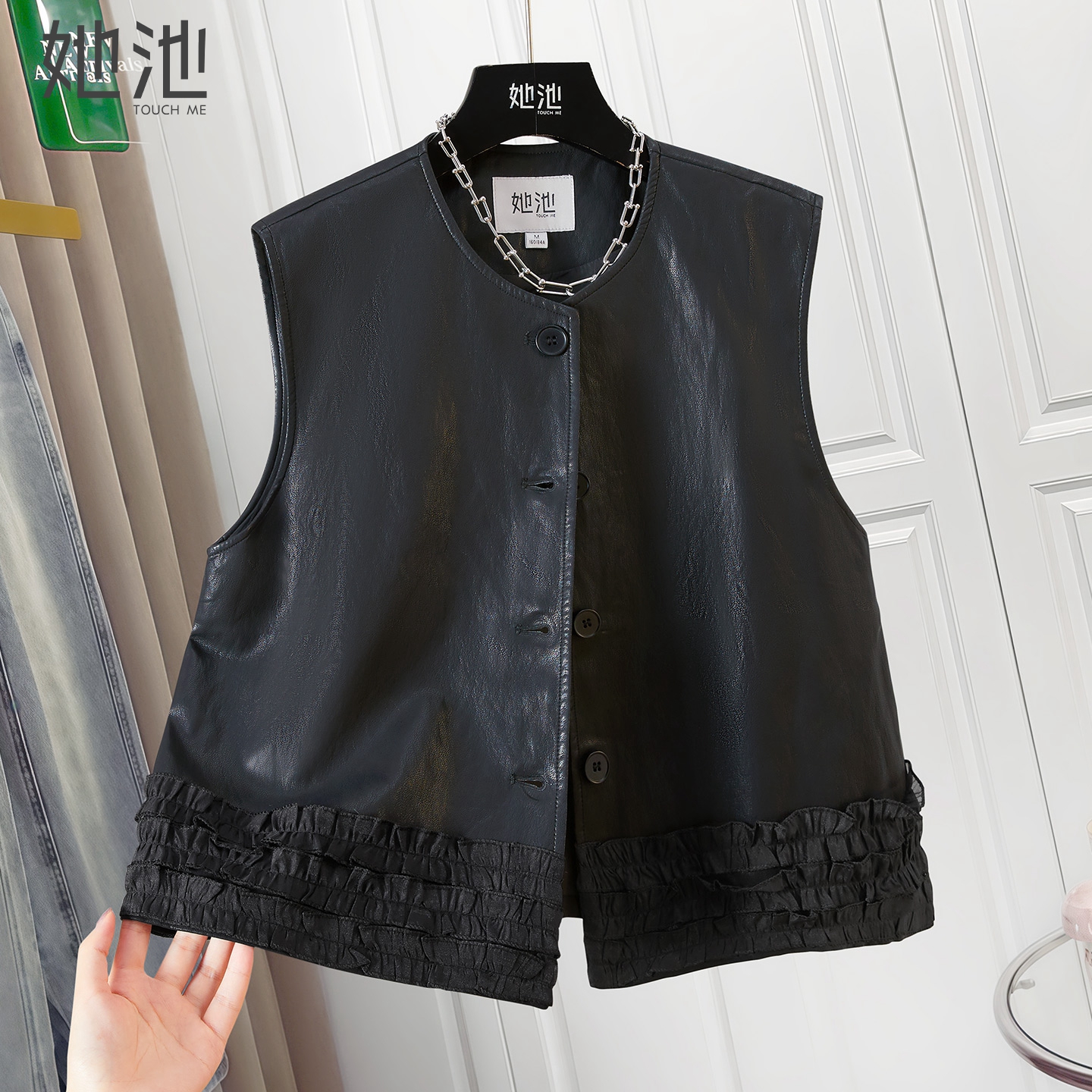 她池设计感木耳边单排扣叠穿马甲