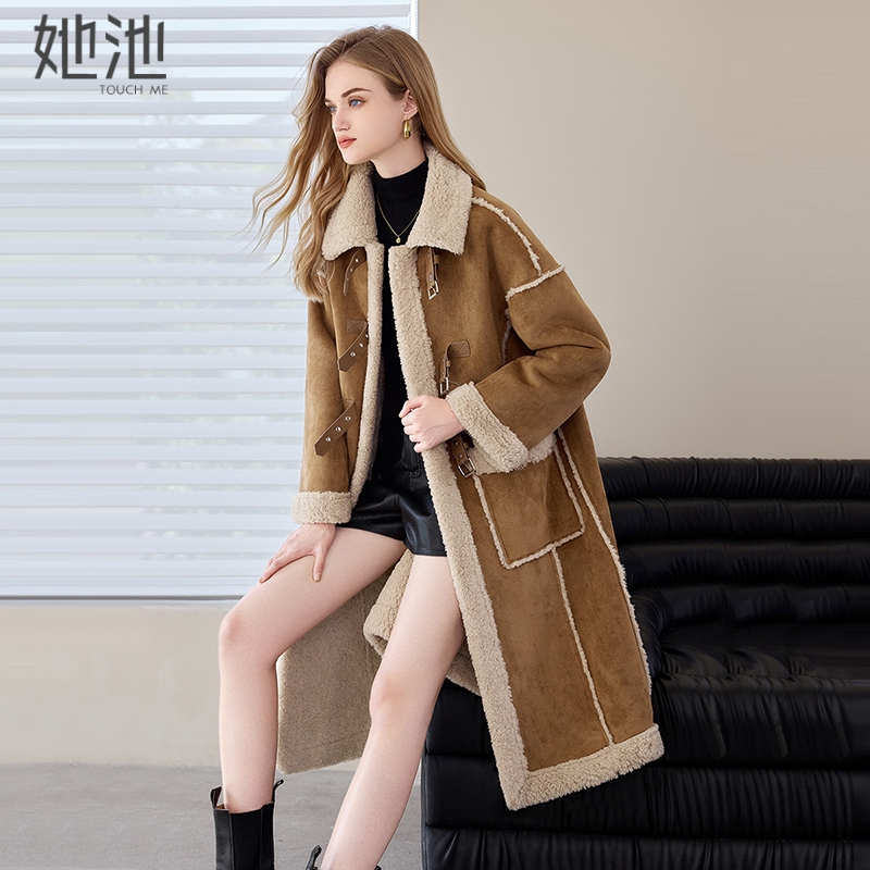 她池中长款双口袋拼接翻领大衣