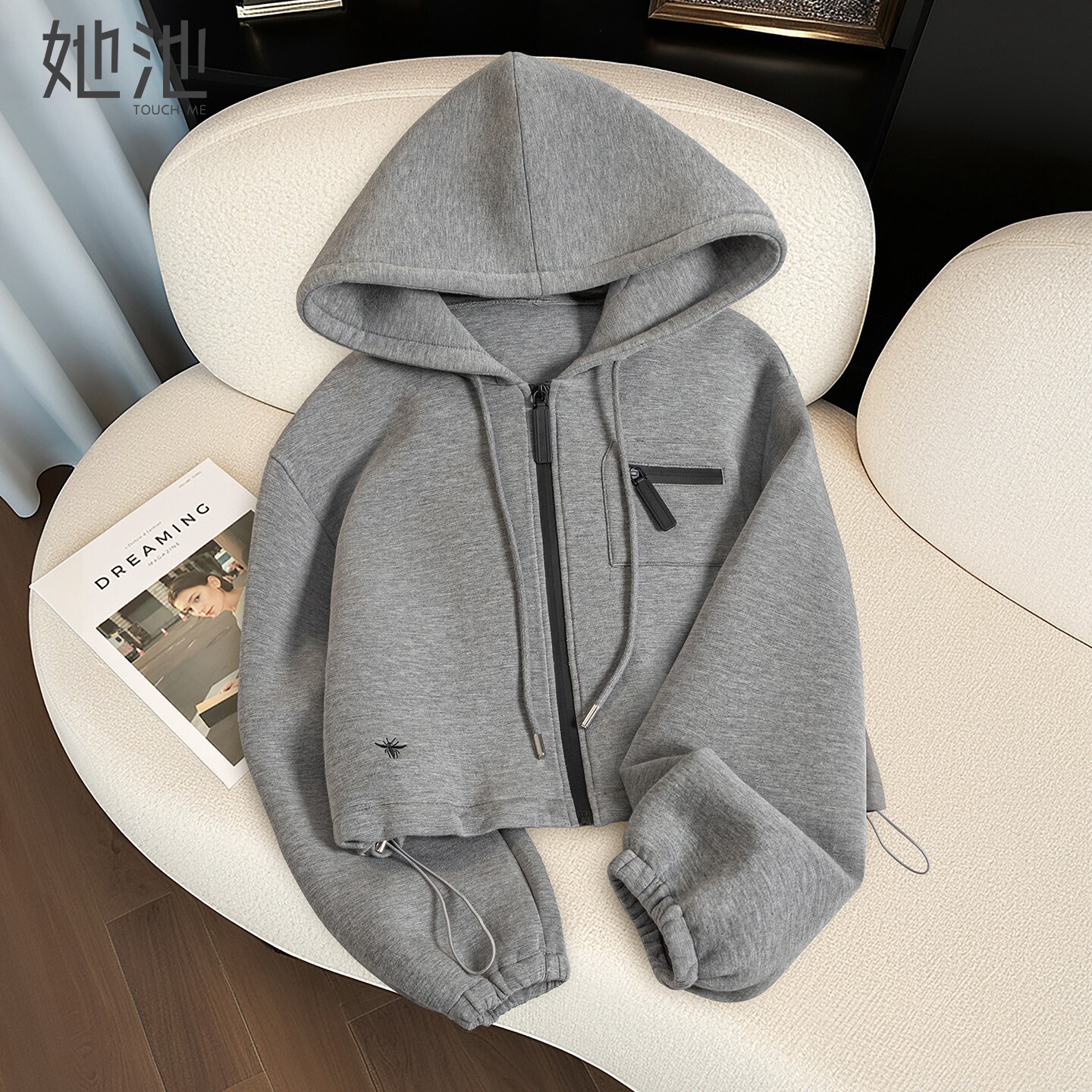 她池连帽外套2026春装新款女装休闲风减龄宽松款拉链长袖短款上衣