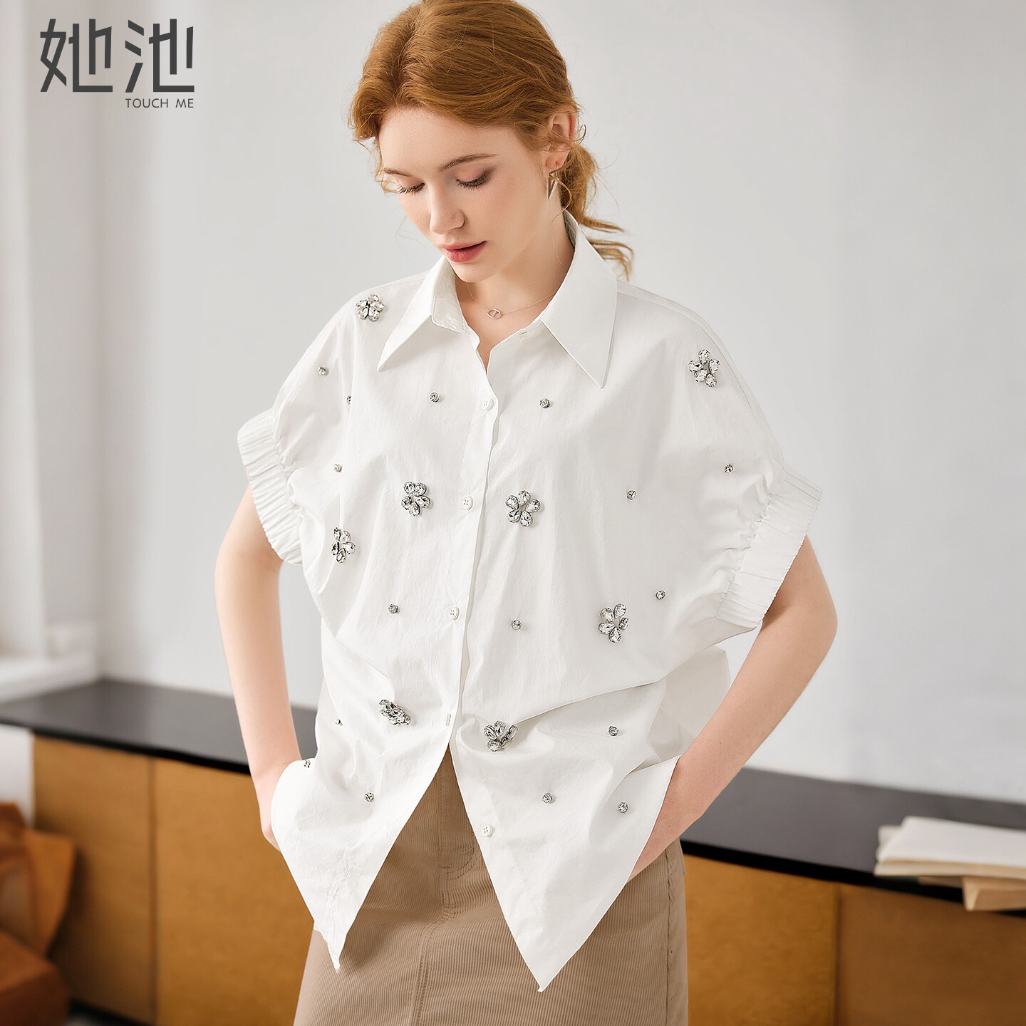 她池中长款衬衫2026夏装新款女装时尚立体钉钻短袖翻领宽松款上衣