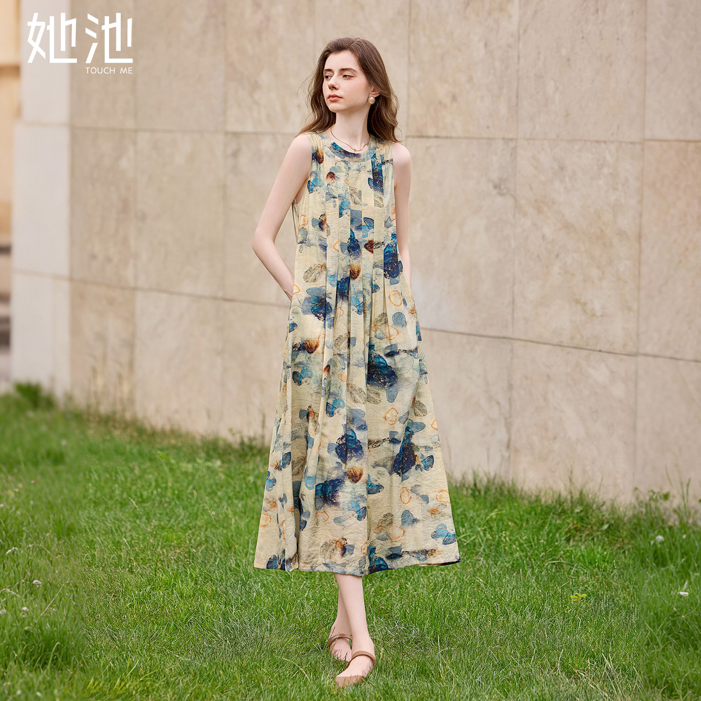 她池圆领连衣裙2026夏装新款女装文艺风清爽无袖中长款印花背心裙