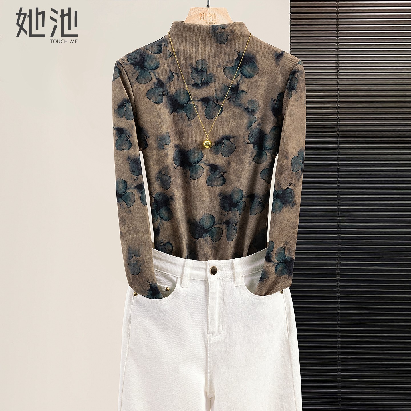 她池半高领打底衫2025秋装新款女装复古印花修身显瘦短款套头上衣