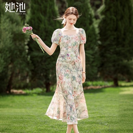 她池法式连衣裙2025夏装新款女装时尚优雅方领碎花短袖收腰中长裙