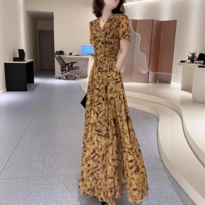 今年流行特惠25361大爱美依缘2025夏季新款女神范V领印花连衣裙