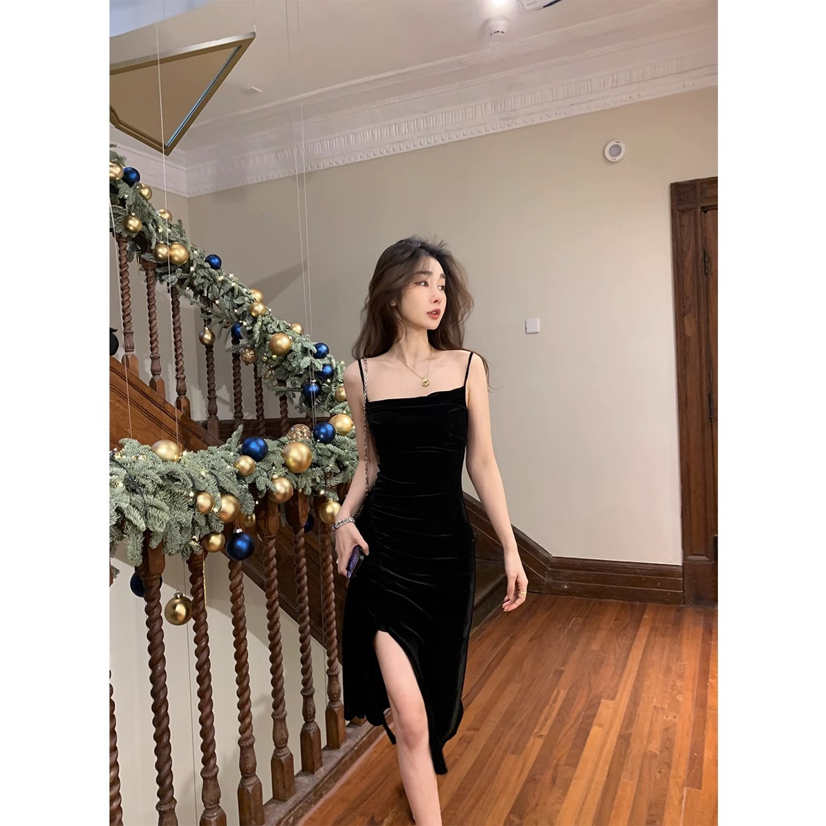 赫本风礼服黑色吊带丝绒裙修身性感连衣裙包臀中长款气质开叉裙子,女装/女士精品,连衣裙,淘宝优惠券,粉丝福利购,淘宝优惠卷