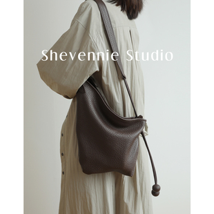 Shevennie小众羊皮手提牛角包单肩斜挎包腋下包2025秋冬新款女包