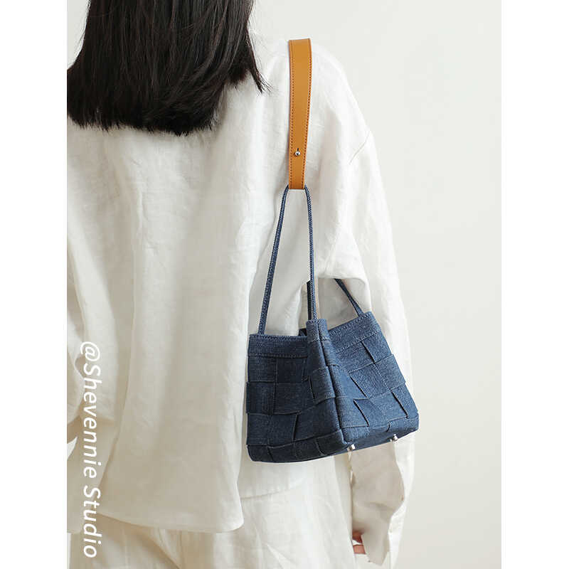 磁吸复古多种背法水桶包Shvennie