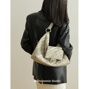 真皮女包2025秋冬新款 shevennie 复古牛皮大号托特包菱格软包时尚