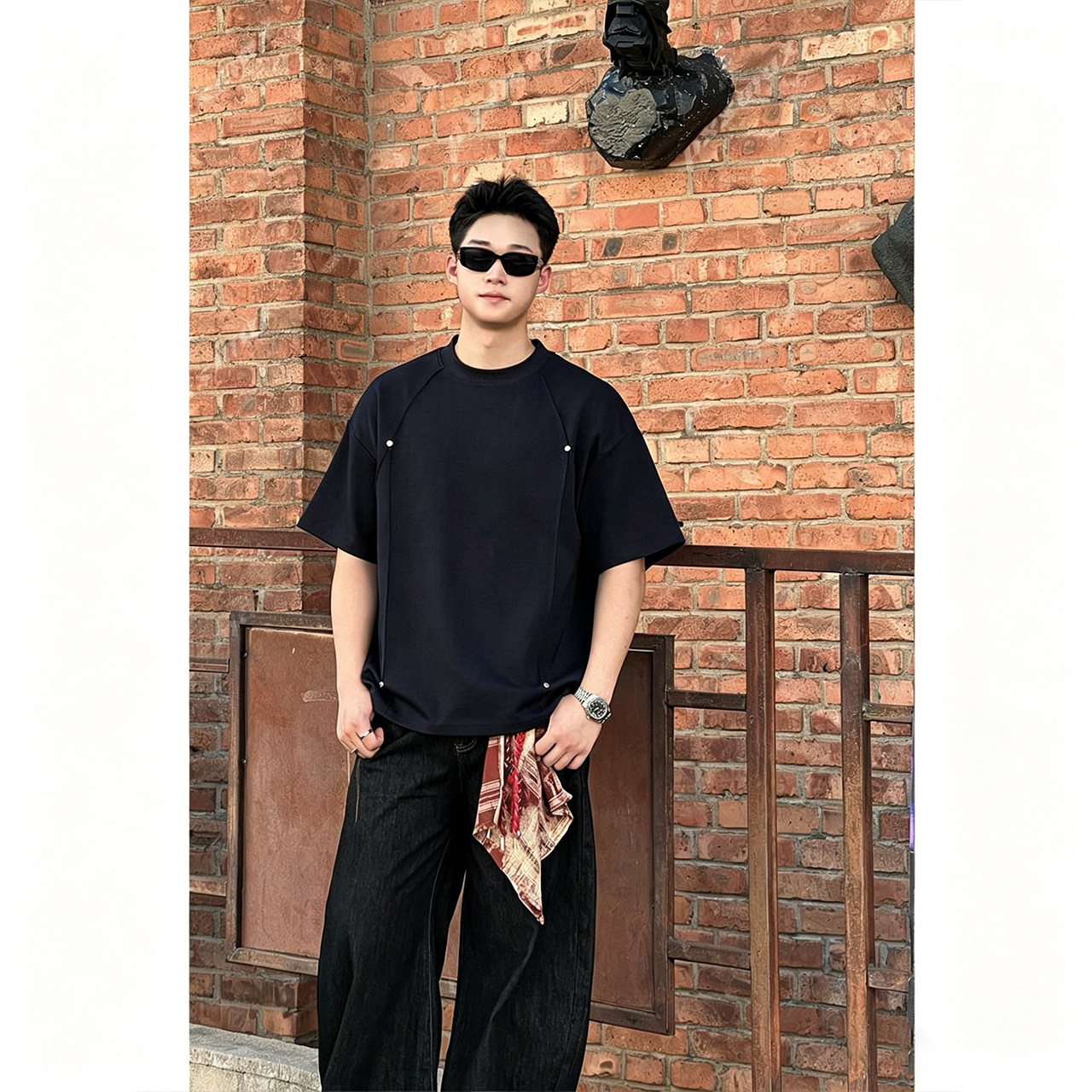 休闲时尚立体压褶铆钉圆领宽松短袖T恤夏季简约纯色大码打底衫男