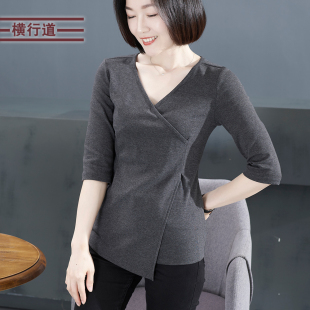 V领收腰纯色中袖T恤2022新款秋装简约大码洋气女上衣外穿半袖小衫
