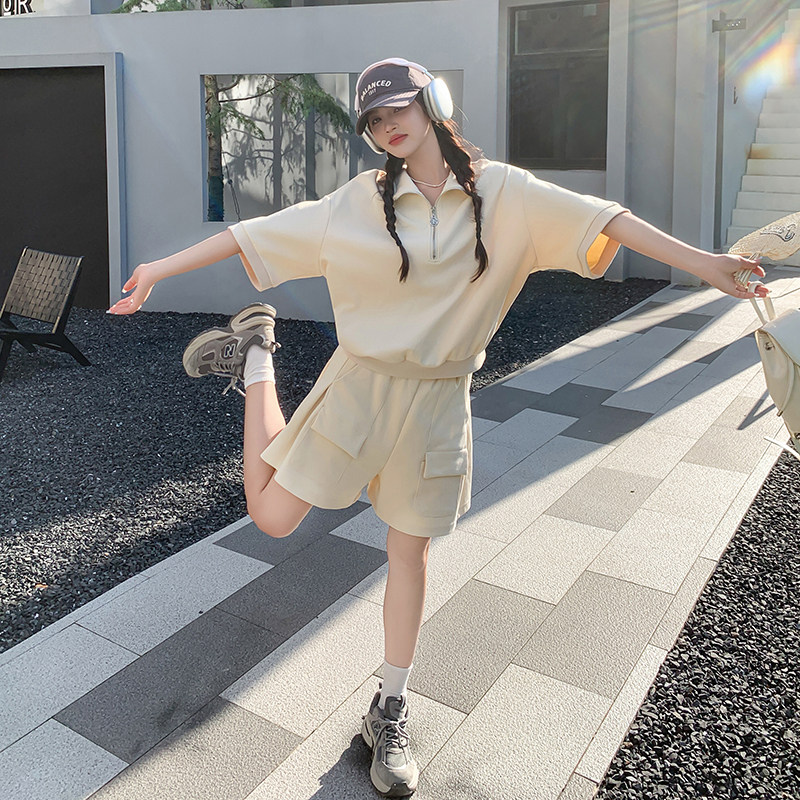 元气少女感穿搭上衣套装女夏超火好看高级感休闲风时髦短裤两件套,女装运动套装,Yologo