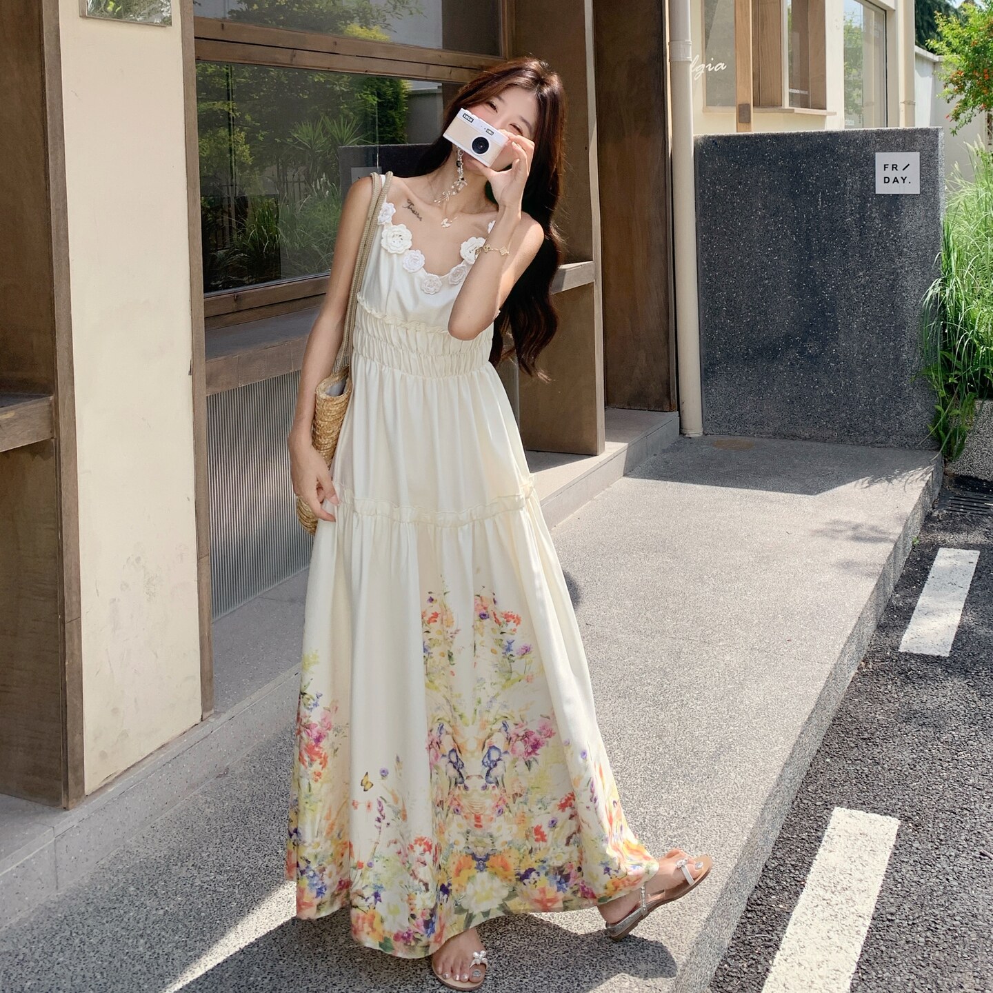法式浪漫度假风连衣裙女2025夏新款清纯系甜美风立体花朵吊带长裙,女装连衣裙,Yologo