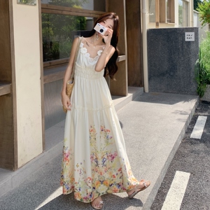 法式浪漫度假风连衣裙女2025夏新款清纯系甜美风立体花朵吊带长裙图片