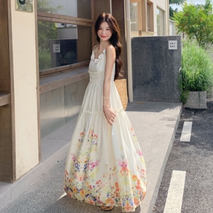 法式浪漫度假风连衣裙女2025夏新款清纯系甜美风立体花朵吊带长裙