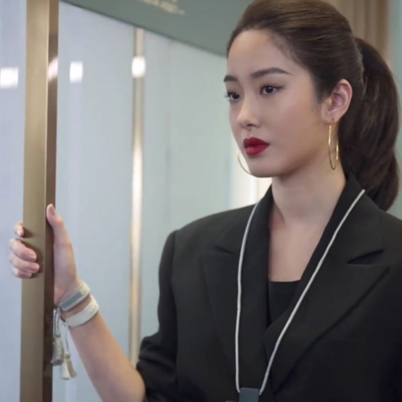 欢乐颂5杨采钰露西同款字母手链女2025年新款编织流苏轻奢高级感