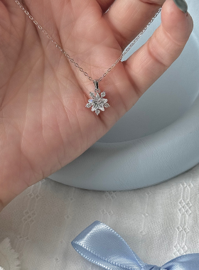 LolaWhite「雪吻星光」S999足银星星雪花项链清新甜美颈链轻奢