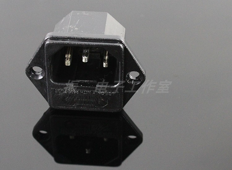 带保险三孔座品字插座电源
