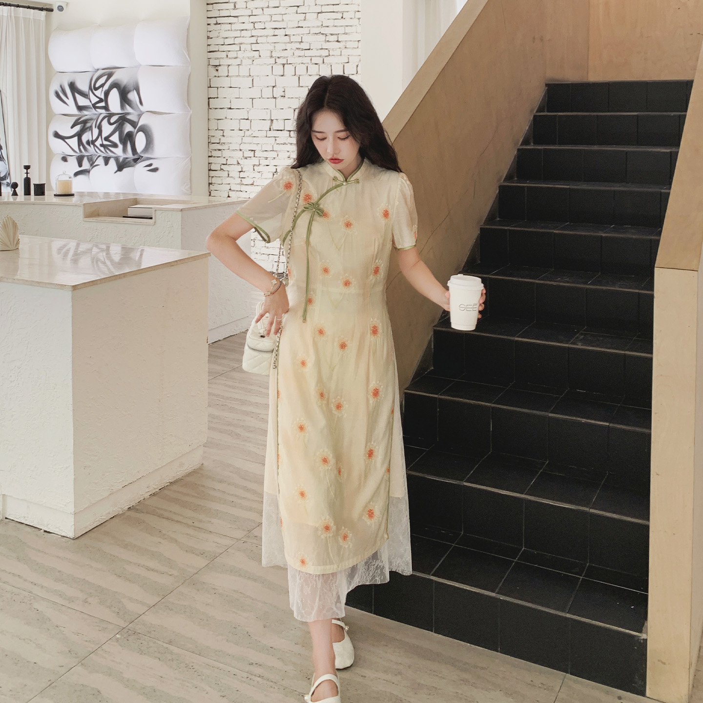 浅黄色新中式温柔风绣花改良旗袍连衣裙女2025夏新款蕾丝拼接长裙