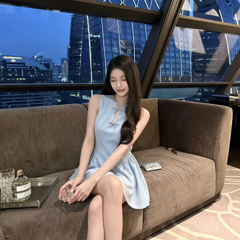 美姿2026夏季新款千金名媛收腰显瘦连衣裙女蝴蝶结胸针小清新裙子