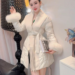 大翻领毛绒袖口收腰束带羽绒服女中长款2025冬季新款显瘦洋气外套