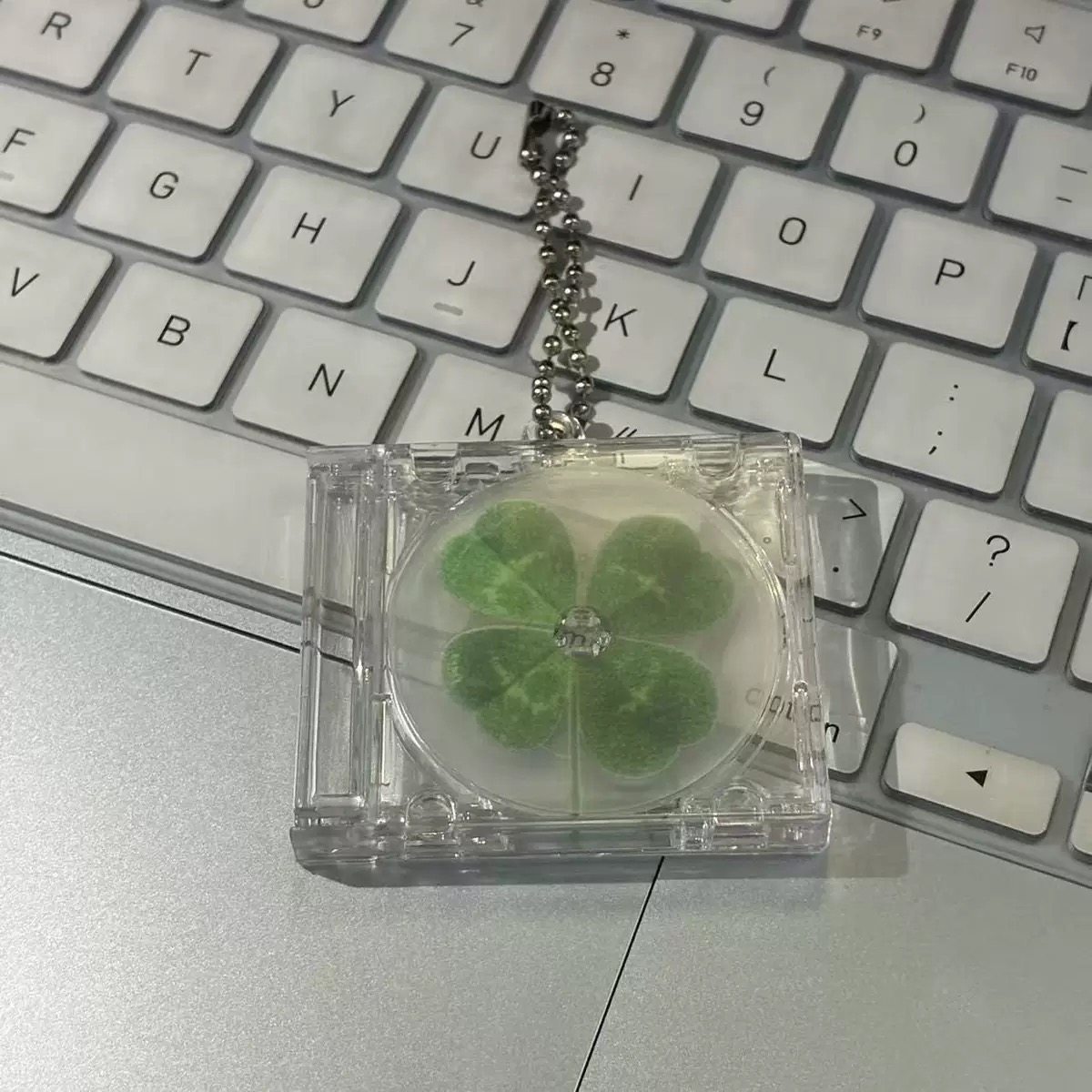 不想洗澡四叶草迷你cd盒绿植明星应援盒钥匙扣古早亚文化挂件nfc,服饰配件/皮带/帽子/围巾,包挂件,淘宝优惠券,粉丝福利购,淘宝优惠卷