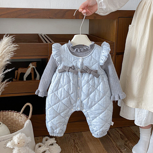 婴儿洋气小冬装套装保暖毛衣加绒背带裤超萌女宝宝衣服冬季外出服