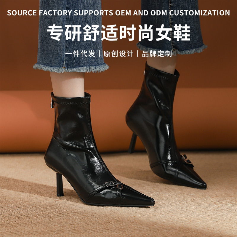10086-2 时尚瘦瘦靴尖头亮面高跟短靴秋季新款皮带扣细跟短筒女靴