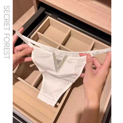 浪漫信徒*烫钻交叉带纯欲性感法式蕾丝内裤女舒适无痕三角裤2024