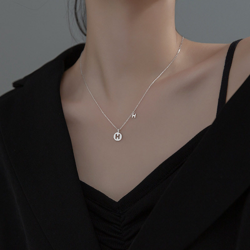 925纯银圆牌h字母项链女小众设计感锁骨链日韩配饰2021年新款潮夏