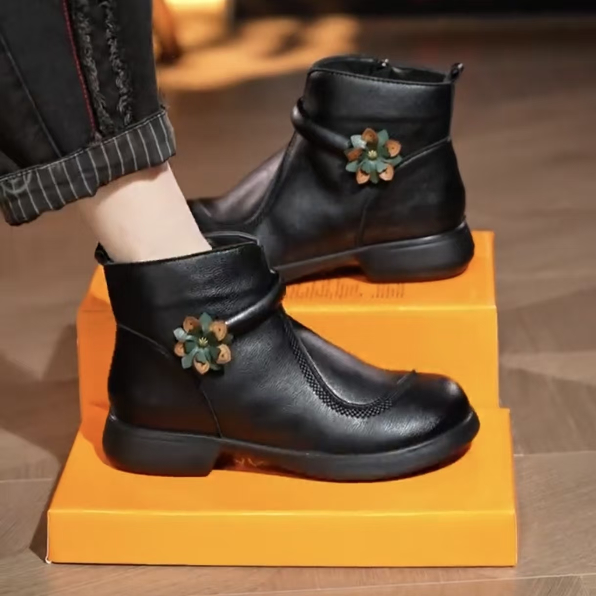 新款秋冬复古民族风加绒保暖深口牛筋底防滑圆头妈妈鞋中老年皮鞋