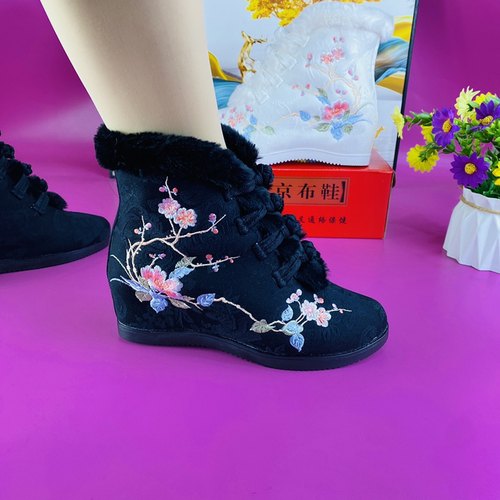 冬季加绒保暖汉服靴子女民族风盘扣绣花鞋毛口古风内增高中筒棉靴