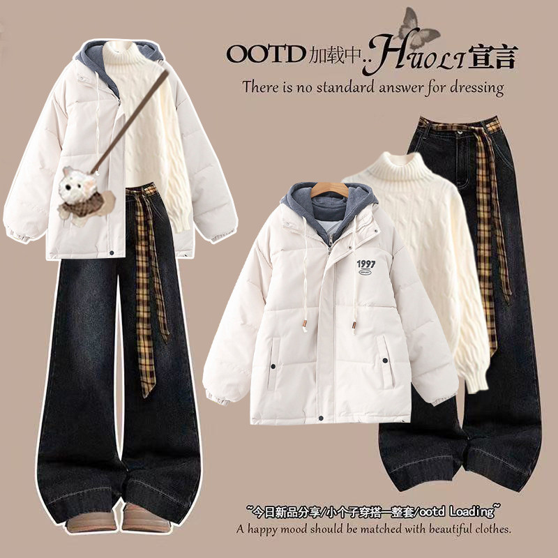 2025冬季套装女韩版学院风假两件连帽棉服毛衣牛仔裤洋气三件套
