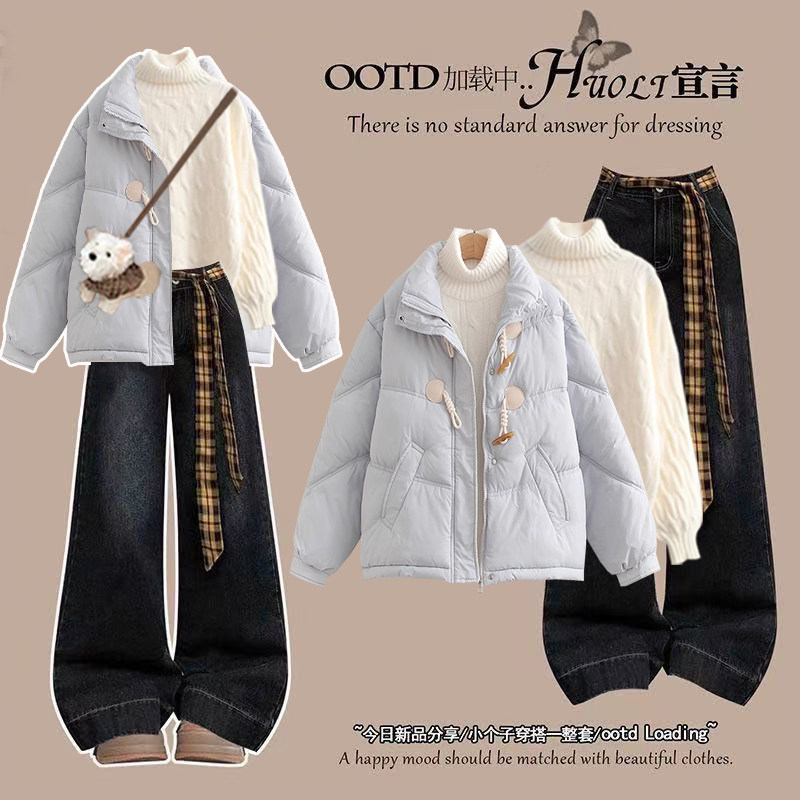 2025冬季套装女韩系甜美清新牛角扣立领棉服高领毛衣牛仔裤三件套